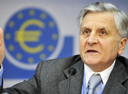 El presidente del BCE, Jean- Claude Trichet, durante la rueda de prensa posterior a la reunión del consejo directivo del banco, que ha decidido mantener los tipos en el 2%