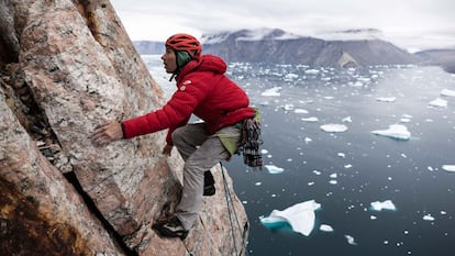 Alex Honnold, que en 'Artic Ascent' deja el protagonismo a Groelandia y el peligro que corre.