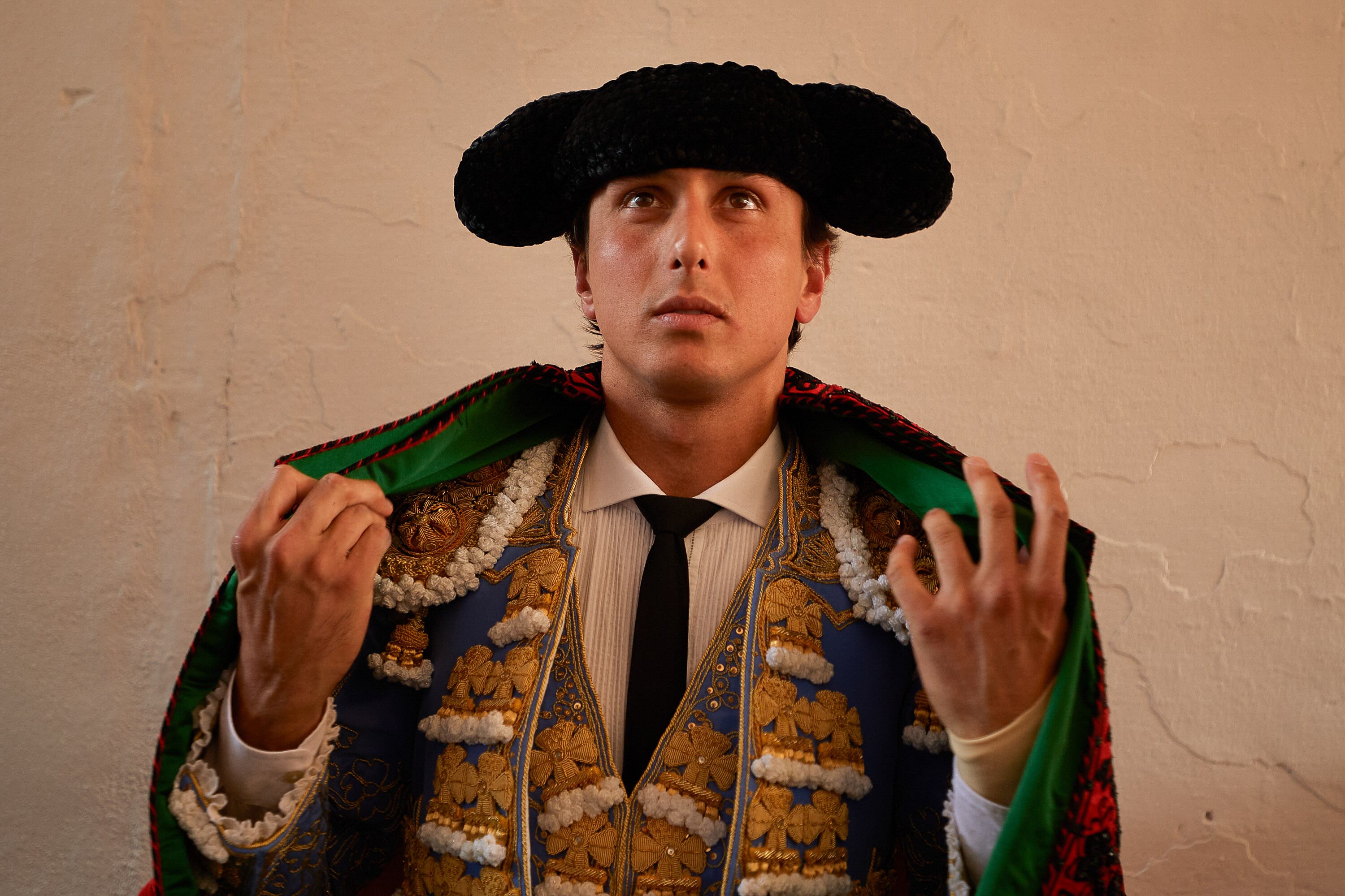 El torero Roca Rey, expedientado por el ruido de su fiesta de cumpleaños y por lanzar cohetes sin permiso