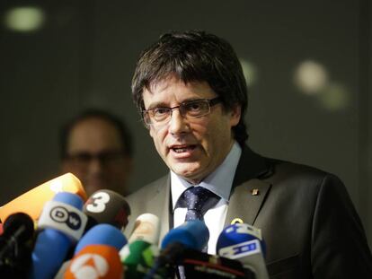 Carles Puigdemont atiende a los medios de comunicación en Berlín. 