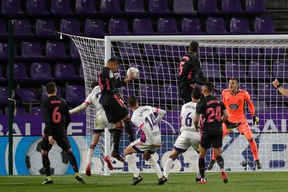 Casemiro, en la acción del 0-1 en Valladolid.