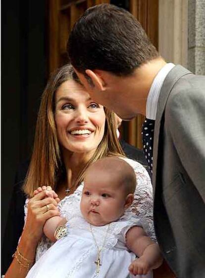 Los príncipes de Asturias, con su hija Sofía.