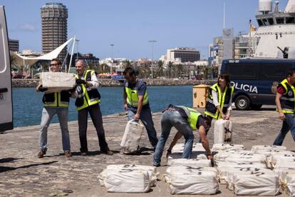 Police officers on a drug bust in the Canary Islands earlier this month that netted a &quot;top Venezuelan kingpin.&quot;