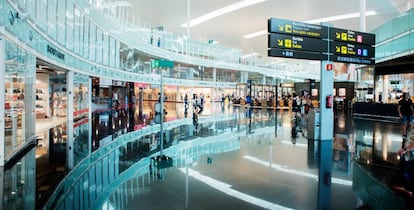 Zona de tiendas del aeropuerto de Barcelona-El Prat.