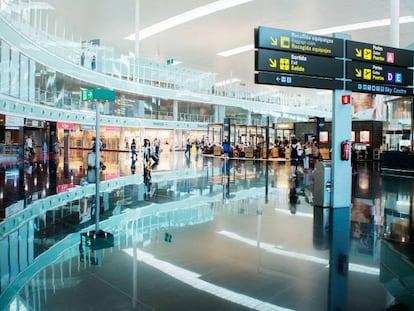 Zona de tiendas del aeropuerto de Barcelona-El Prat.