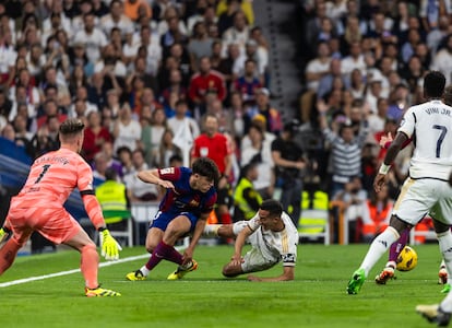 La acción del penalti de Cubarsí sobre Lucas Vázquez, este domingo durante la primera mitad del partido.