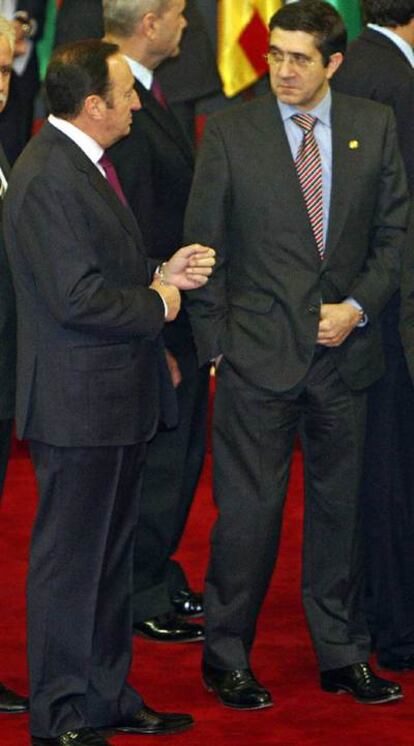 Pedro Sanz, presidente de La Rioja, y el <i>lehendakari,</i> Patxi López.