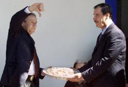 Los presidentes de EE UU, George W. Bush (izquierda), y de México, Vicente Fox, el viernes en el rancho de San Cristóbal.