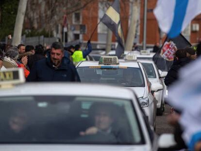 Taxistas gallegos se suman este jueves a las protestas del sector en Madrid.