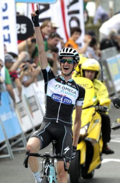 Wouter Poels celebra la victoria de la cuarta etapa.