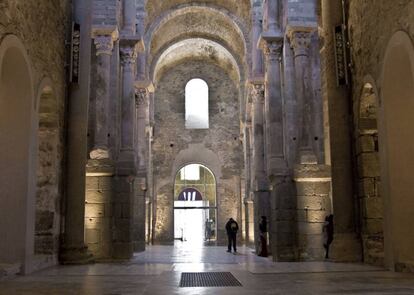 Nave de l'església de Sant Pere de Rodes.