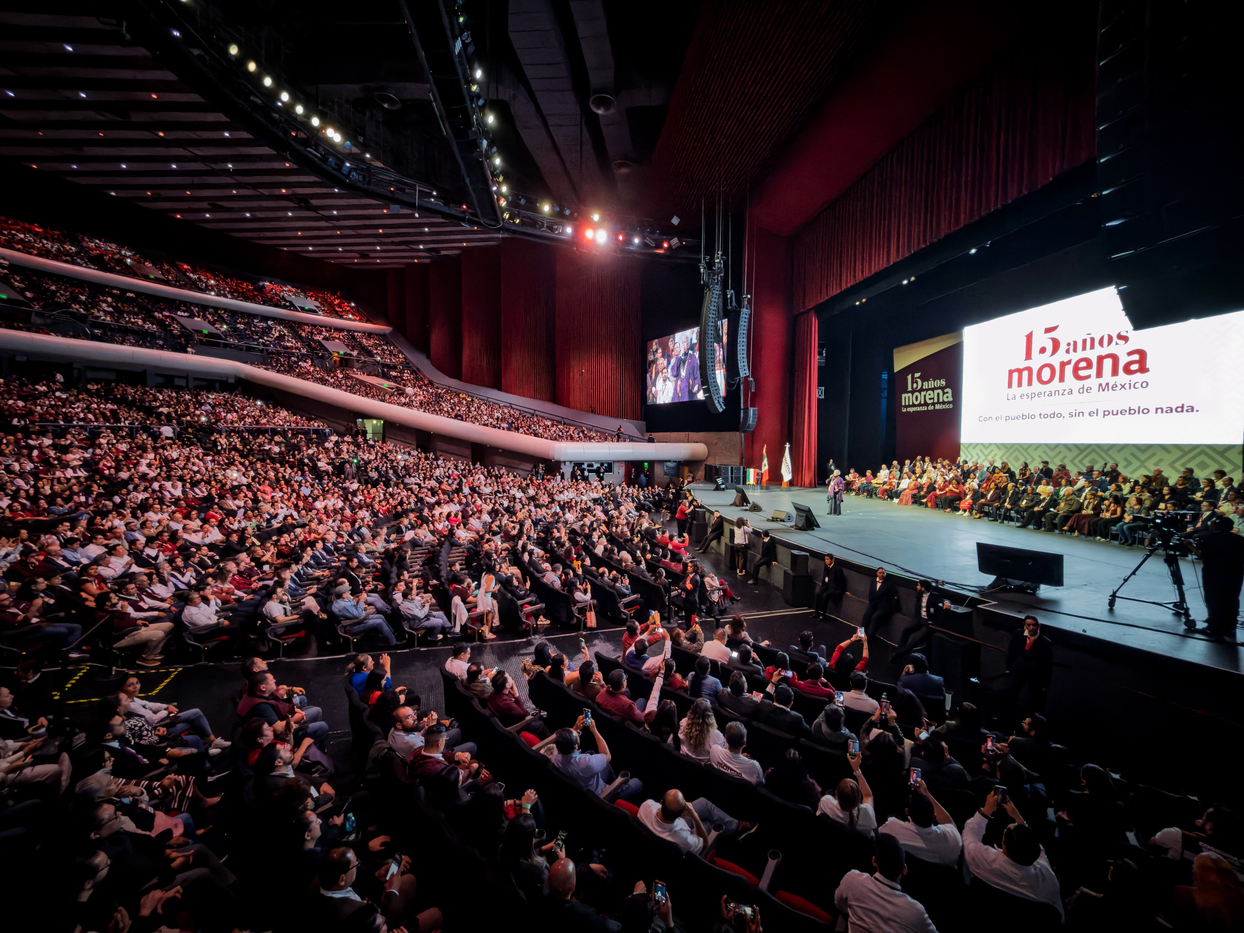 Evento por los 15 años de Morena en el Auditorio Nacional, en Ciudad de México, este miércoles.