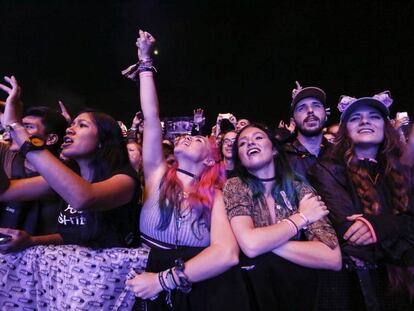 El público dándolo todo en uno de los conciertos del Mad Cool Festival de 2017, celebrado en la Caja Mágica (Madrid).