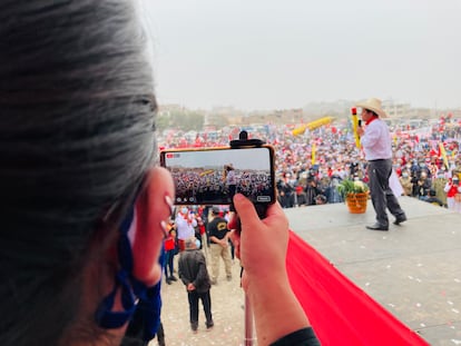 Comício do candidato Pedro Castillo na quinta-feira, na zona norte de Lima. (J. D. Q.)