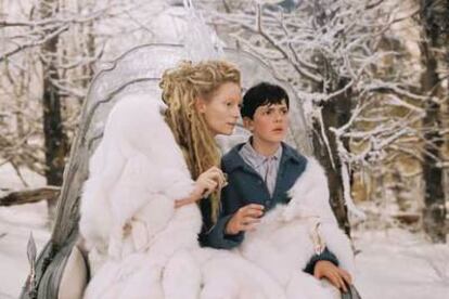 Tilda Swinton, como la Bruja Blanca, en una escena del filme.