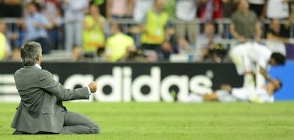 Real Madrid&#039;s Portuguese coach Jos&eacute; Mourinho  celebrates after Real Madrid&#039;s Cristiano Ronaldo scores his team&#039;s third goal against Mancherter City.