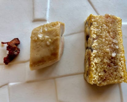 DE DERECHA A IZQUIERDA, HUEVA DE GRANO DE PEZ SANPEDRO, HUEVA DE LECHE DE PEZ LIMÓN, E HÍGADO DE SALMONETE FRITO / CAPEL