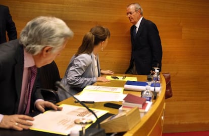 Daniel Gil Mallebrera, director general adjunto para proyectos inmobiliarios de la CAM, entra en la comisión parlamentaria.