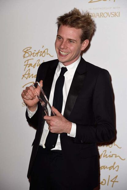 J.W. Anderson, director creativo de Loewe, se llevó el premio al diseñador de moda masculina del año