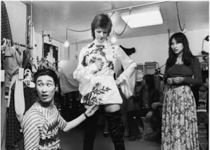 Yamamoto prova un disseny a Bowie als anys setanta.