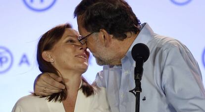 O líder do PP, Mariano Rajoy, e sua mulher, Elvira Fernandez.