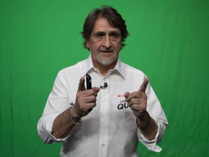 El periodista Raúl Ruiz, durante la grabación del Santander Football Quiz.