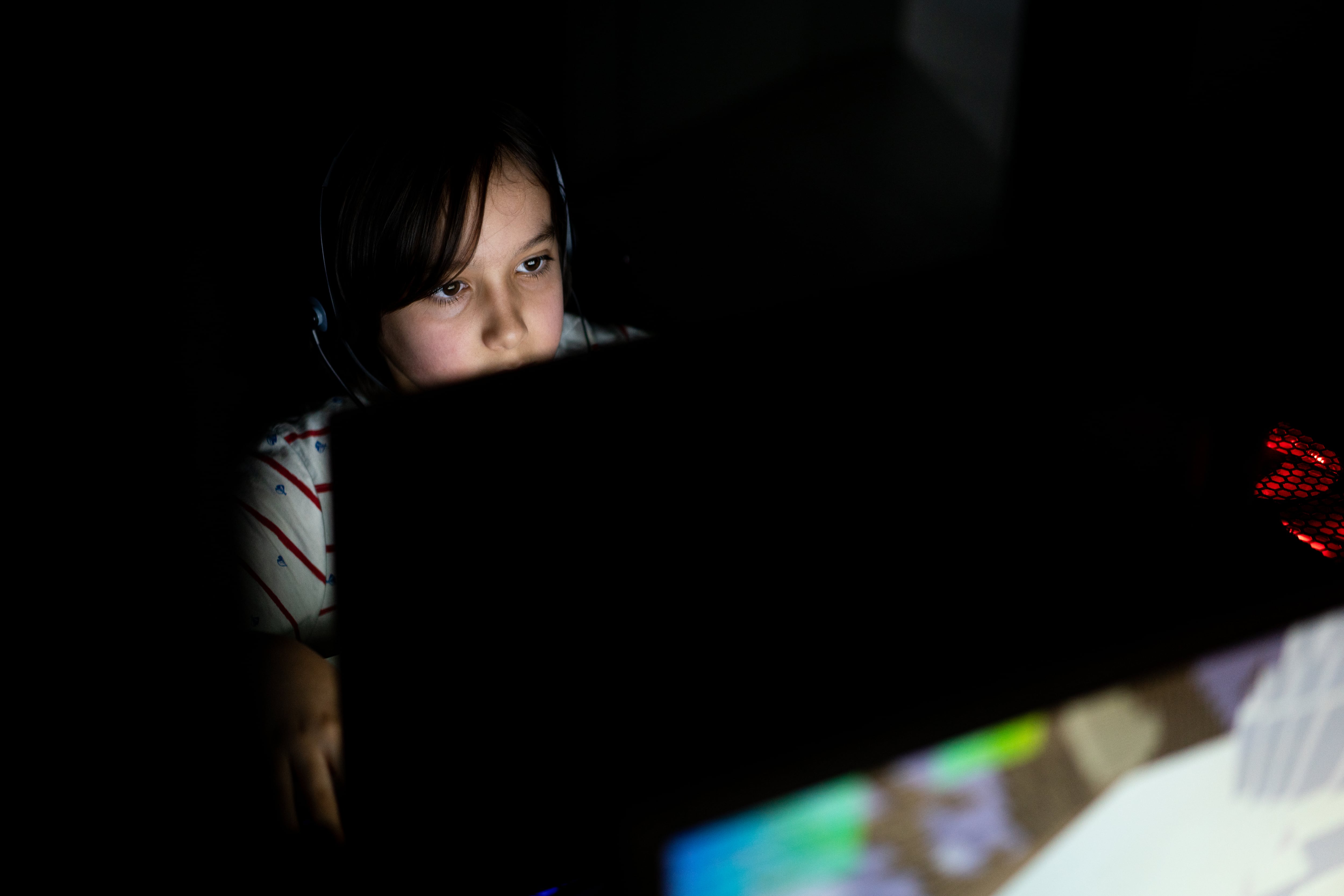 Amigos digitales con IA, la nueva amenaza para la salud mental de los adolescentes