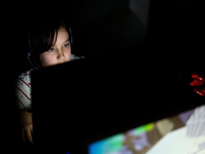 La edad media de iniciación de acceso al porno online en España es a los ocho años, según la AEPD.