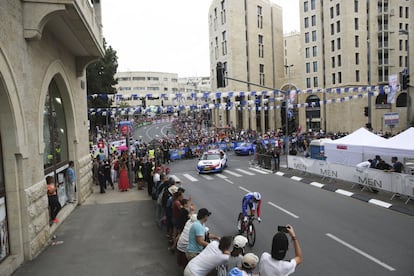 Steve Morabito de Suiza en acción durante la contrarreloj en la inauguración del Giro de Italia, el 4 de mayo de 2018, en Jerusalén.