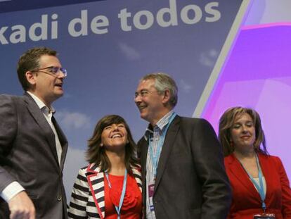 Desde la izquierda, Basagoiti, Llanos, Damborenea y Cristina Ruiz, portavoz del grupo municipal del PP en el Ayuntamiento de Bilbao.