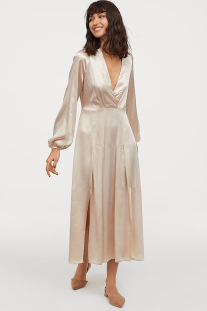 Vestido nude de satén, de H&M (59,99€).