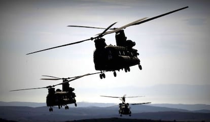 Helicópteros Chinook de la OTAN durante las maniobras de San Gregorio, en Zaragoza.