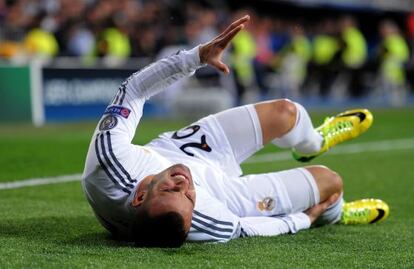 Jesé, tras caer lesionado ante el Dortmund.