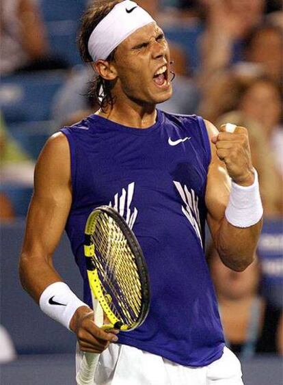 Nadal cellebra su victoria ante el tenista ecuatoriano Nicolás Lapentti