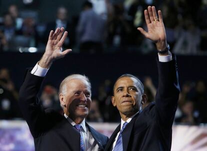 Barack Obama y el vicepresidente Joe Biden al término de la convención demócrata en Charlotte.