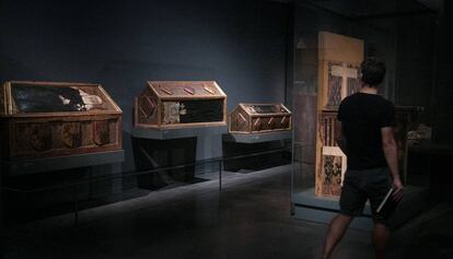 Tres sepulcres de monges i priores de Sixena que es conserven al Museu de Lleida.