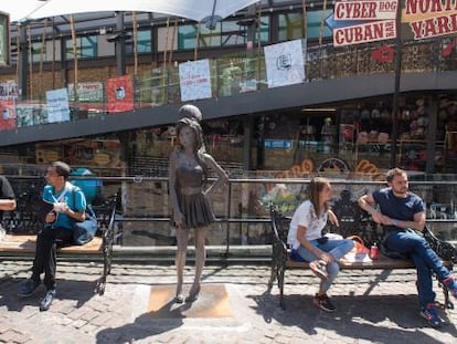 Estatua de Amy Winehouse en Camden Market, Londres.