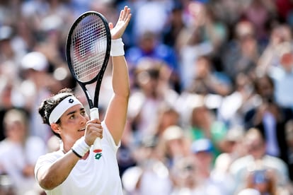 Jabeur celebra su victoria contra Muguruza en la tercera ronda de Wimbledon.