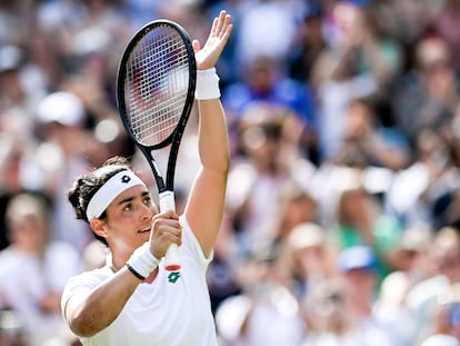 Jabeur celebra su victoria contra Muguruza en la tercera ronda de Wimbledon.