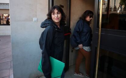 Juana Rivas, a su llegada a los juzgados de Granada para recibir su sentencia condenatoria.
