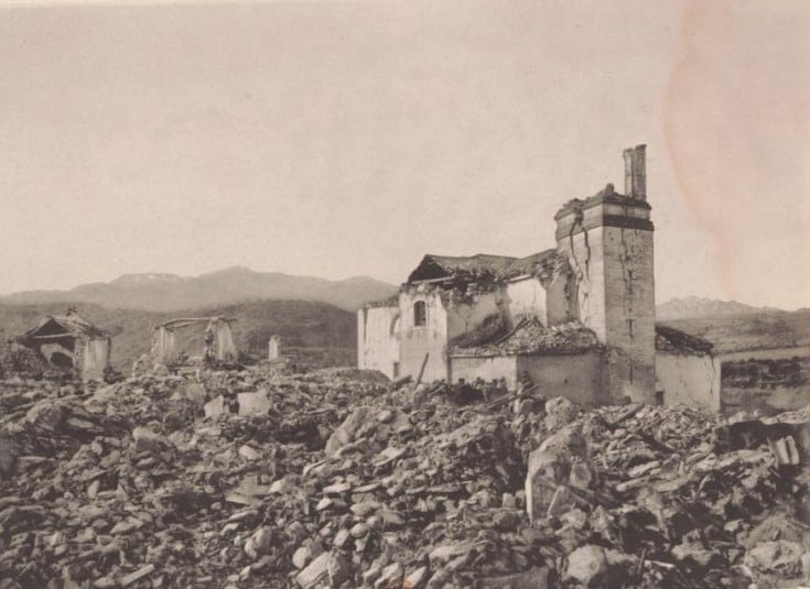 Ruinas de Arenas del Rey tras el terremoto de 1884.