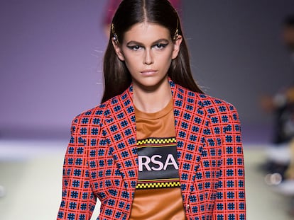 El «maximalista» homenaje de Donatella Versace a las top models