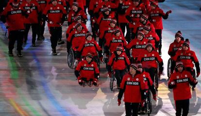 A delegação canadense durante o desfile inaugural dos Jogos Paralímpicos de Pyeongchang 2018