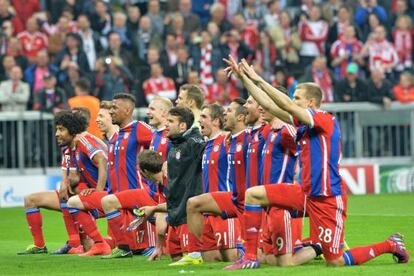 Els jugadors del Bayern celebren la seva classificació per a les semifinals.
