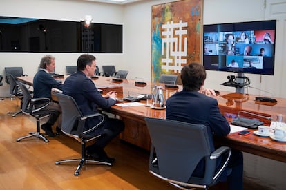 Reunión este sábado del Comité Científico de la covid-19 en La Moncloa.