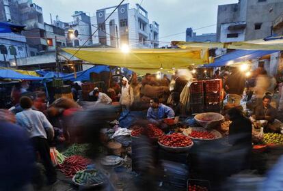Un mercado de verduras, en la ciudad de Delhi.