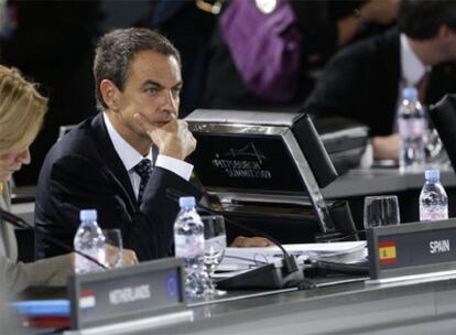 El presidente del Gobierno español, José Luis Rodríguez Zapatero, en la sesión de trabajo.
