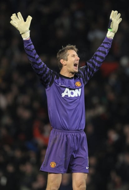 Van der Sar durante un partido con el Manchester United.