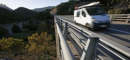 El puente de la C-58, a su paso por Castellbell el Vilar, desde donde se suicidó Adriana.