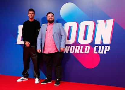 Gerard Pique e Ibai Llanos, a su llegada al mundial de globos este jueves.